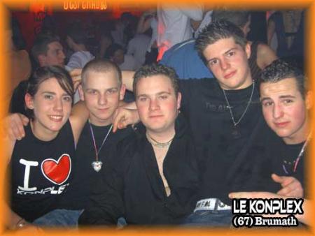 JuLIE fEaT sEs PoTeS dU KONPLEX...