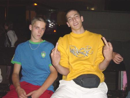 MaXiMe FeAt Un PoTe A lUi...