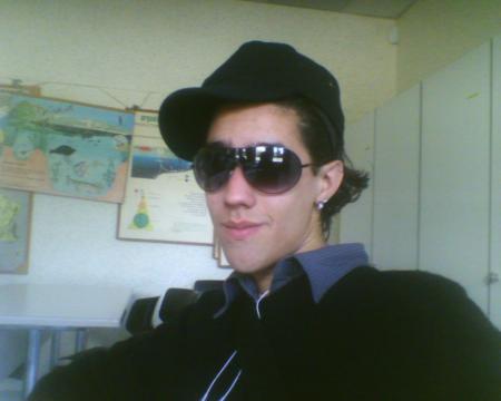 SiMoN lE lOvEuR eN SVT...